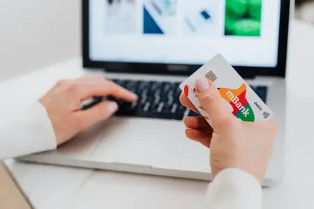 Hogyan lehet eladni a saját márkás étrend-kiegészítőt webshop nélkül?